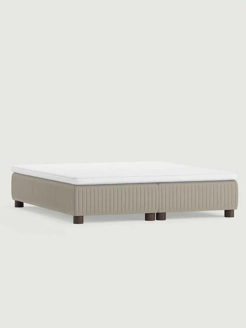 Säng Hallarskär 210x210 Medel/Medel H.22.Gråbeige